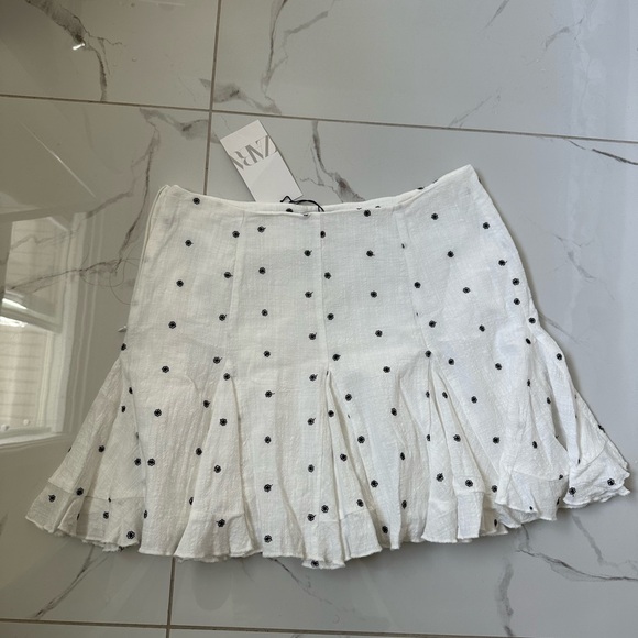 Zara trendy skirt - Picture 1 of 5